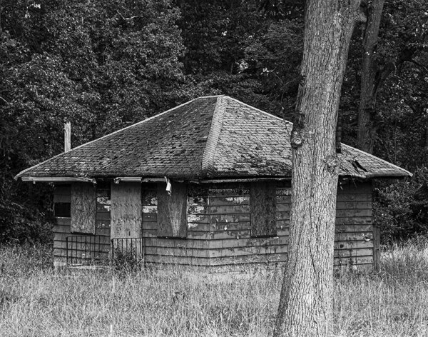 20230806 5DM30810 Abandoned house MWS BW Cr V2 sm.jpg