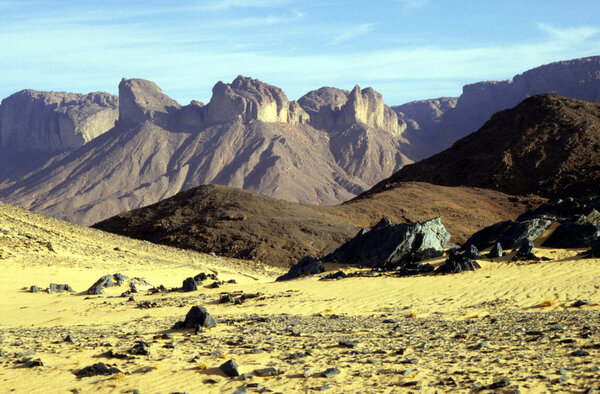 4-32_Sable_rochers_collines_falaises.jpg